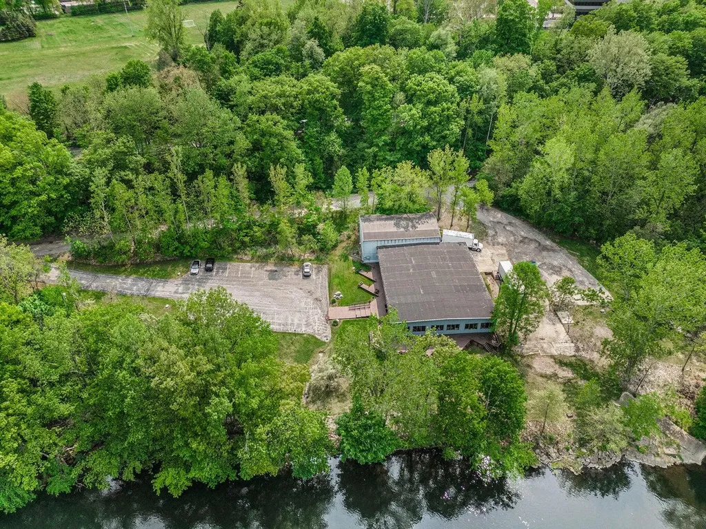 15437 Red Bud Trail N Buchanan Township MI 49107