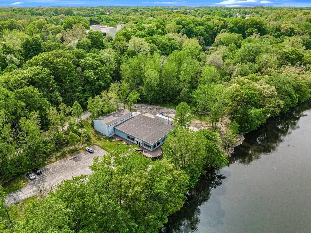15437 Red Bud Trail N Buchanan Township MI 49107