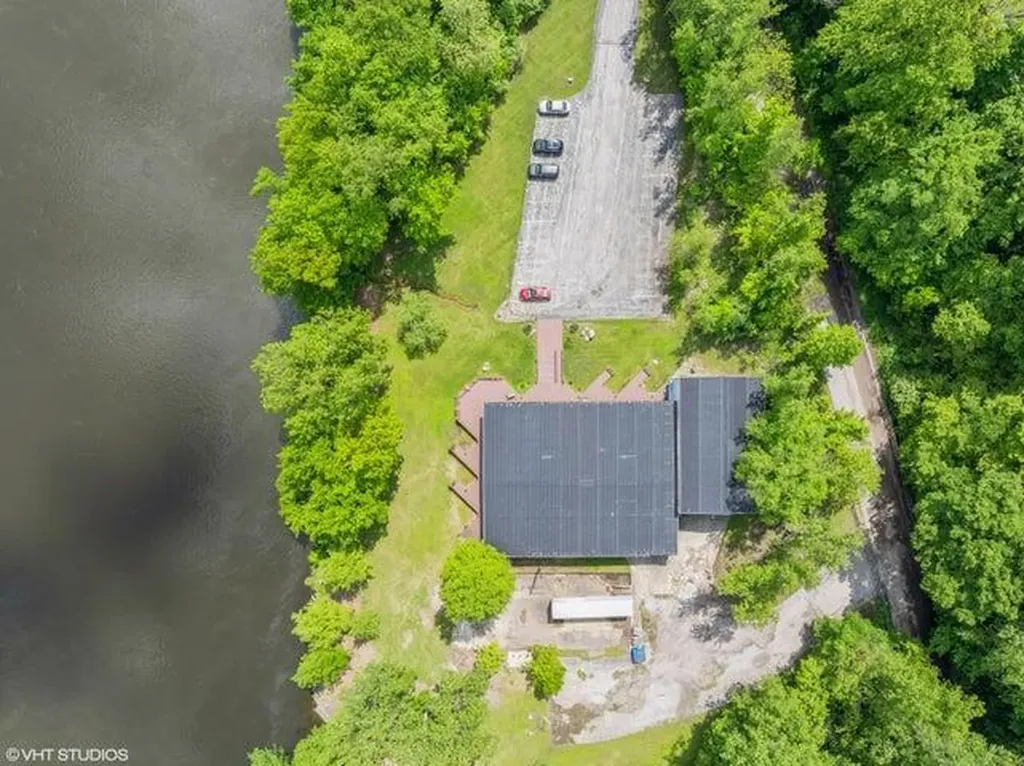 15437 Red Bud Trail N Buchanan Township MI 49107