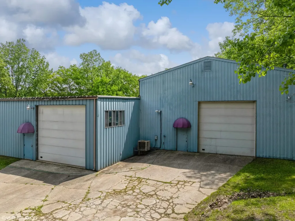 15437 Red Bud Trail N Buchanan Township MI 49107