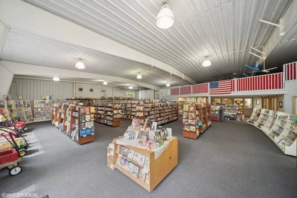 15437 Red Bud Trail N Buchanan Township MI 49107