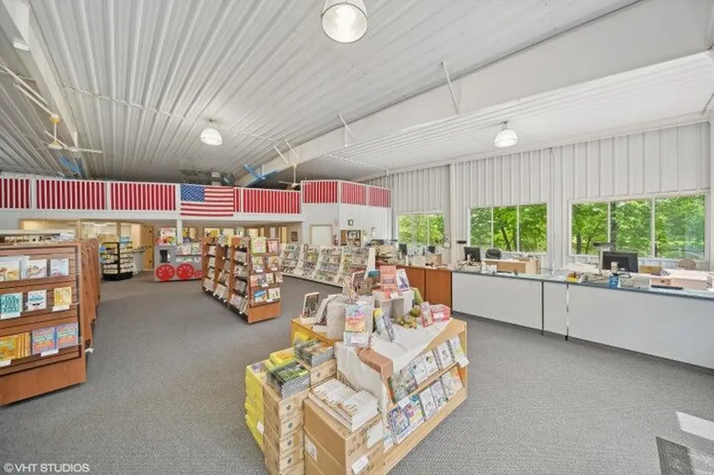 15437 Red Bud Trail N Buchanan Township MI 49107