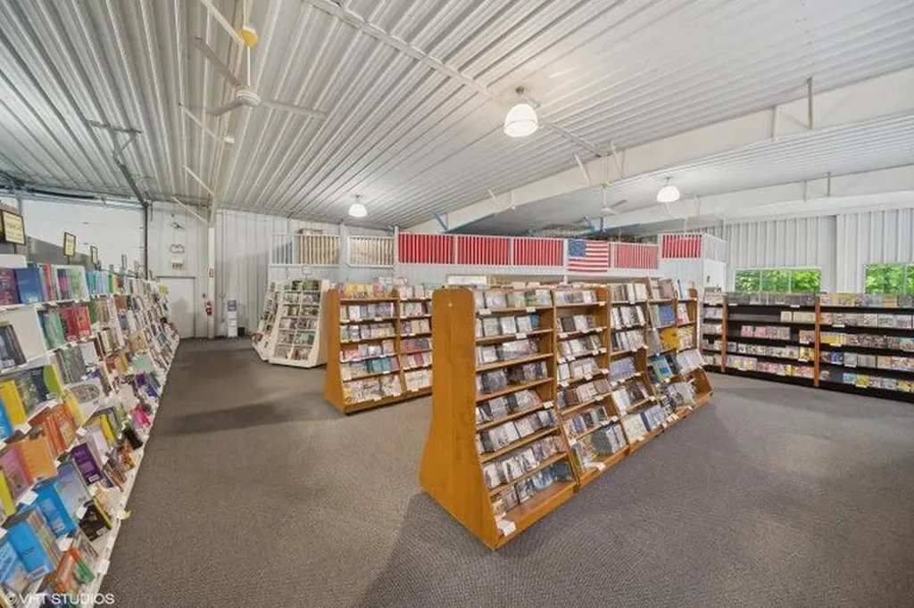 15437 Red Bud Trail N Buchanan Township MI 49107