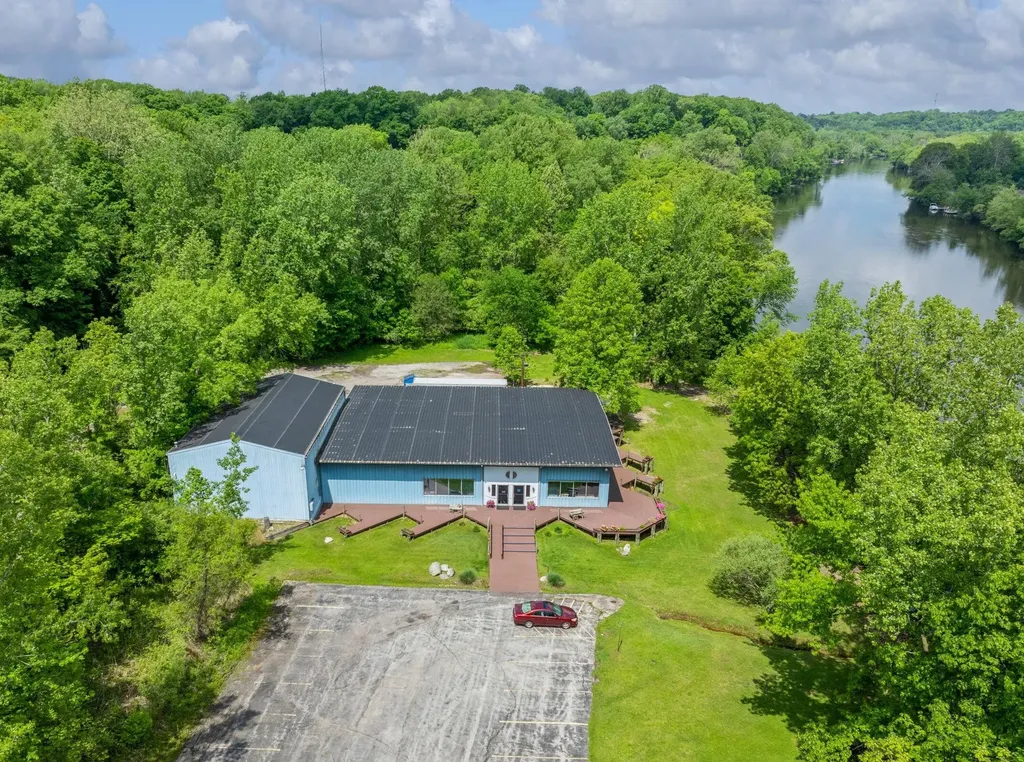15437 Red Bud Trail N Buchanan Township MI 49107