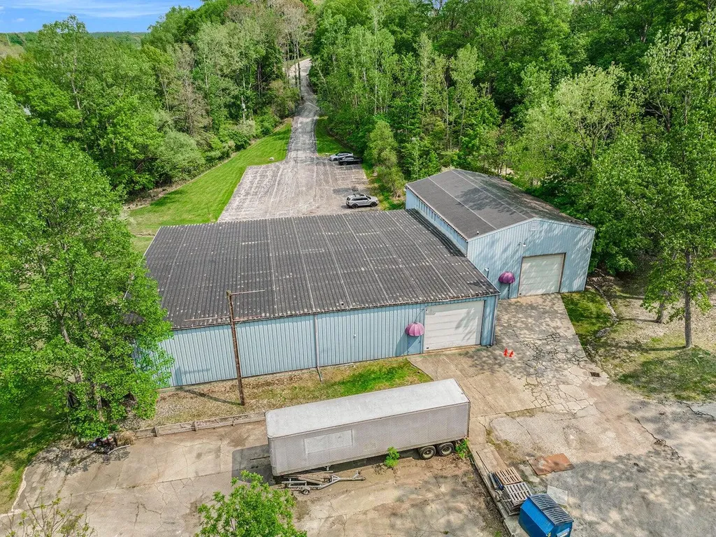 15437 Red Bud Trail N Buchanan Township MI 49107
