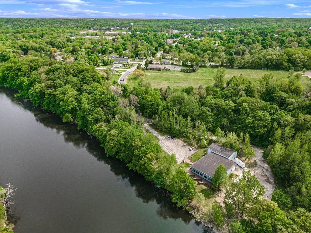 15437 Red Bud Trail N Buchanan Township MI 49107