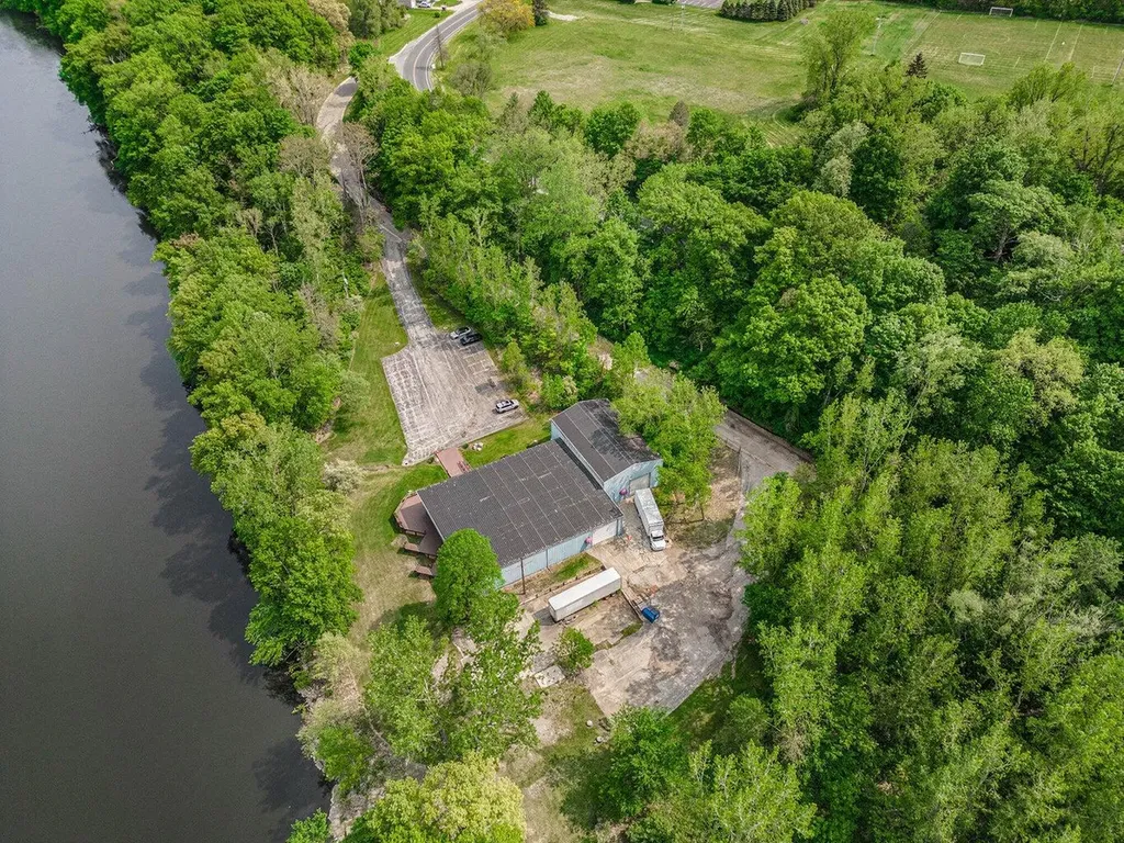 15437 Red Bud Trail N Buchanan Township MI 49107