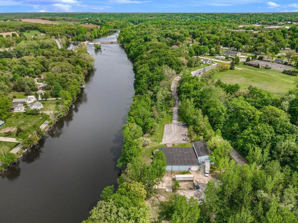 15437 Red Bud Trail N Buchanan Township MI 49107
