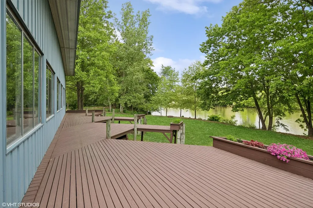 15437 Red Bud Trail N Buchanan Township MI 49107