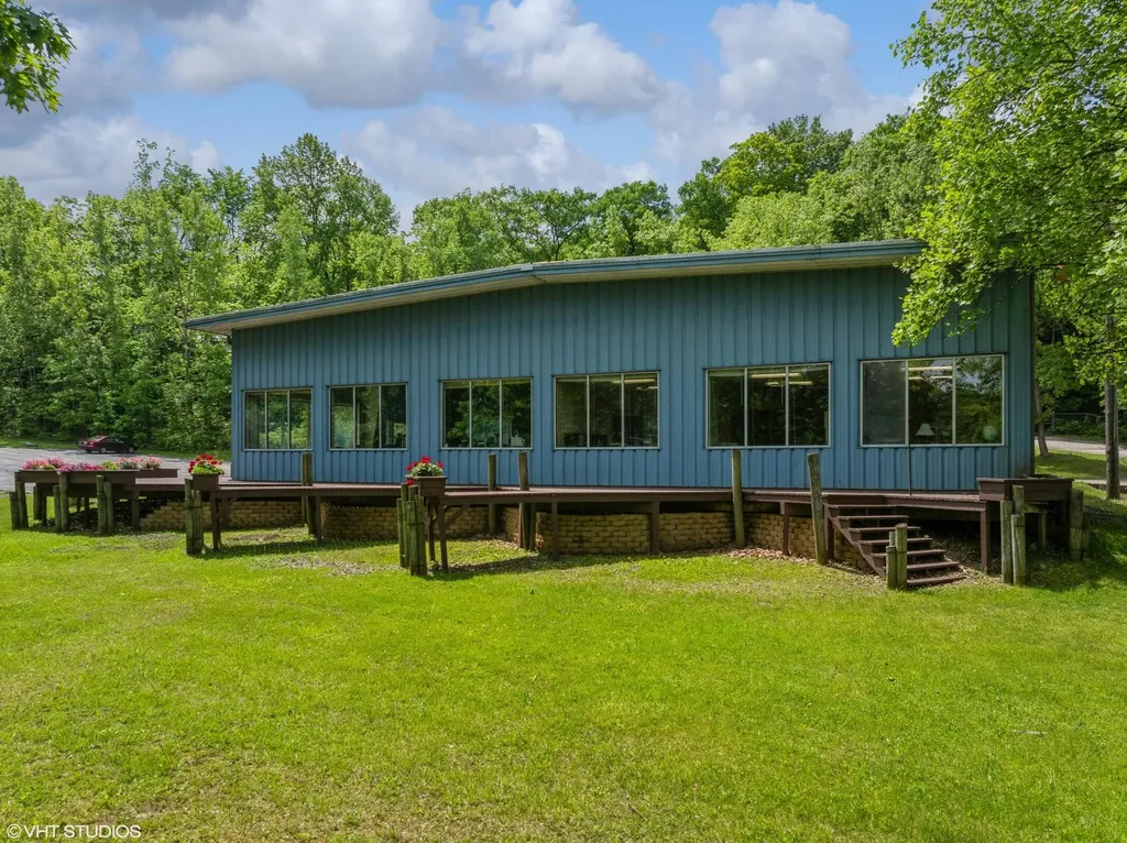 15437 Red Bud Trail N Buchanan Township MI 49107