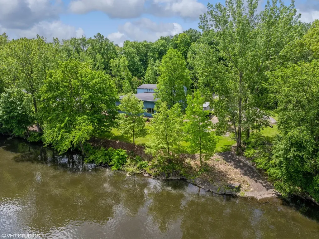 15437 Red Bud Trail N Buchanan Township MI 49107