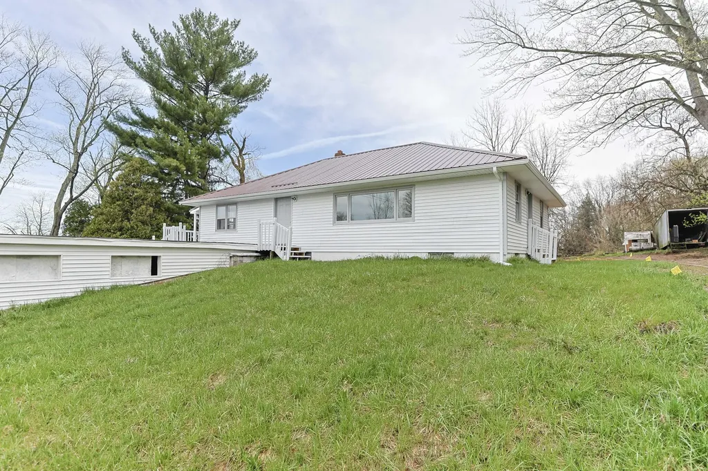 1582 Bakertown Road Bertrand Township MI 49107