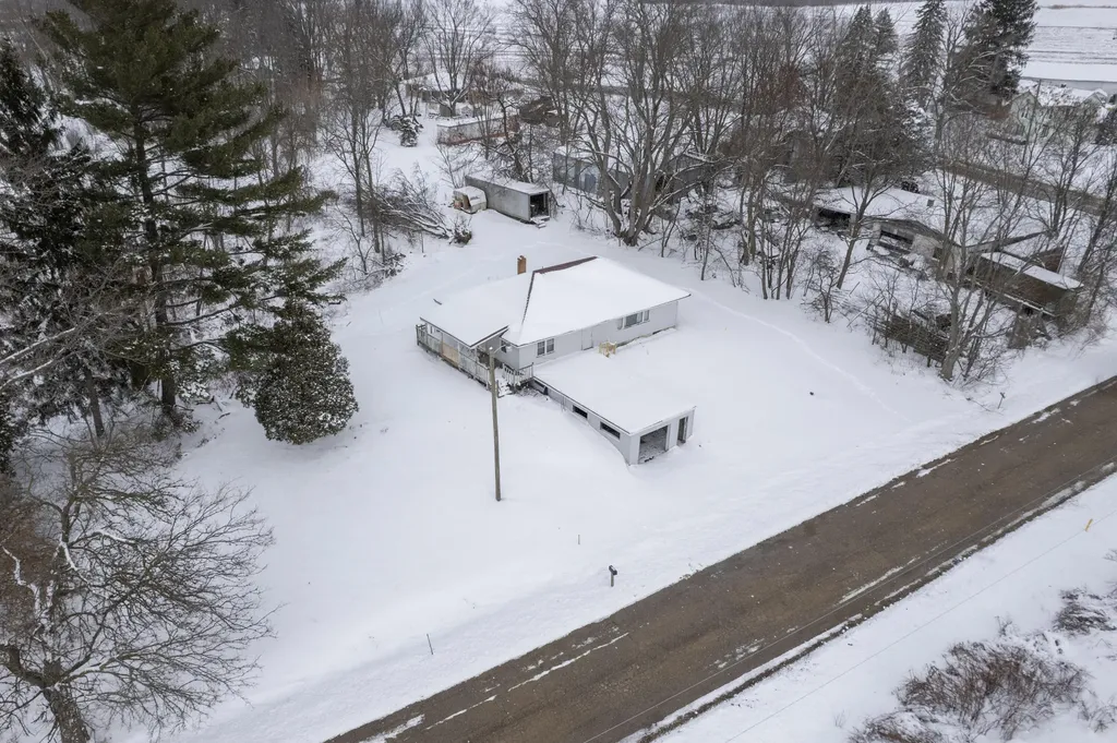 1582 Bakertown Road Bertrand Township MI 49107