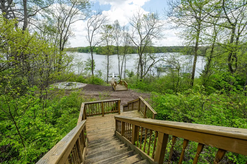 11087 Lake Shore Drive Oronoko Charter Township MI 49103