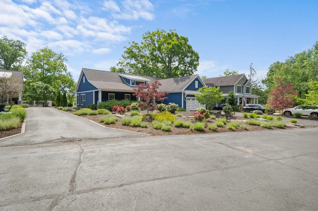 11087 Lake Shore Drive Oronoko Charter Township MI 49103
