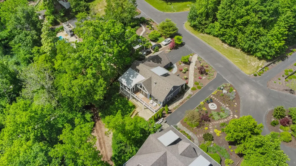 11087 Lake Shore Drive Oronoko Charter Township MI 49103