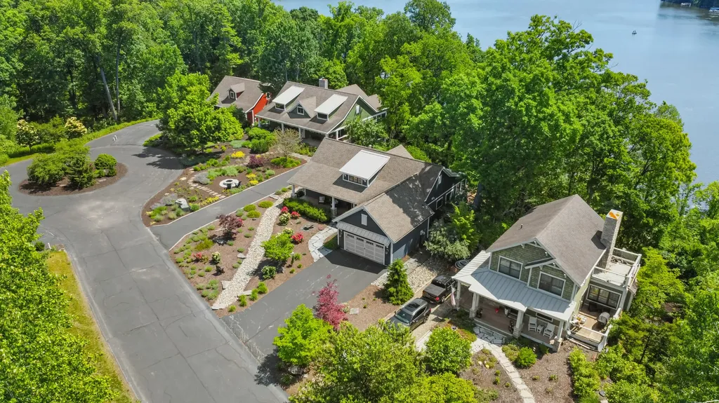 11087 Lake Shore Drive Oronoko Charter Township MI 49103
