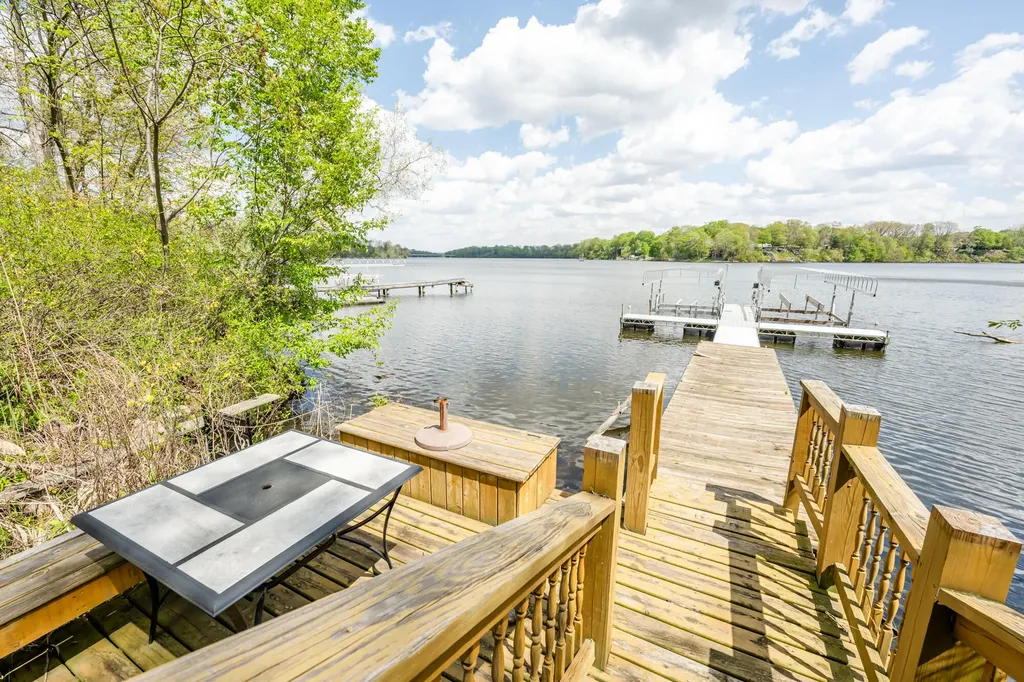 11087 Lake Shore Drive Oronoko Charter Township MI 49103