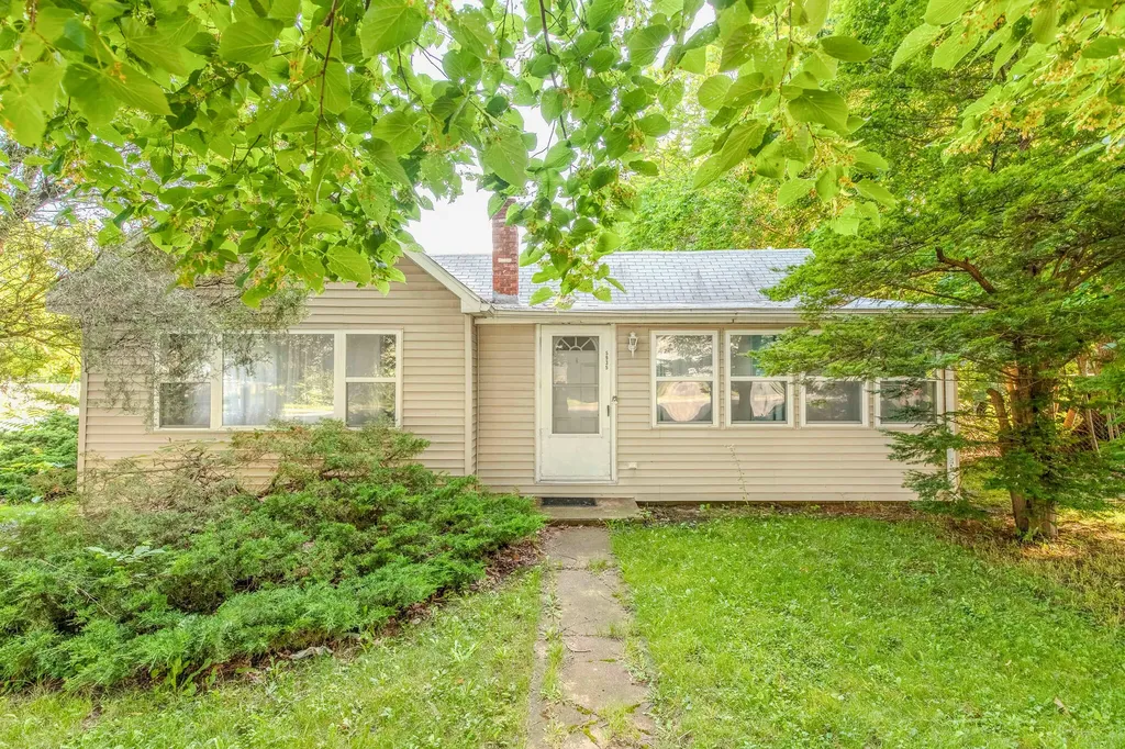 5935 Sawyer Road Chikaming Township MI 49125