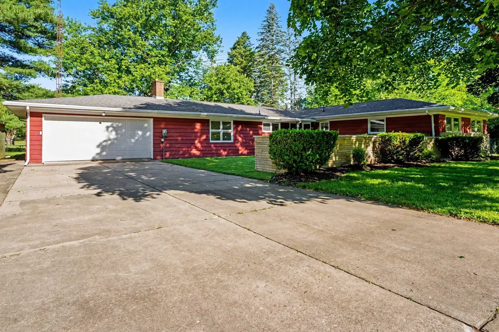 16172 Brookwood Drive Buchanan Township MI 49107
