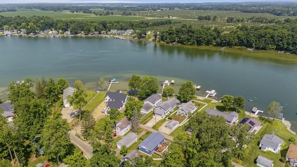 62560 Gilmore Avenue Keeler Township MI 49047