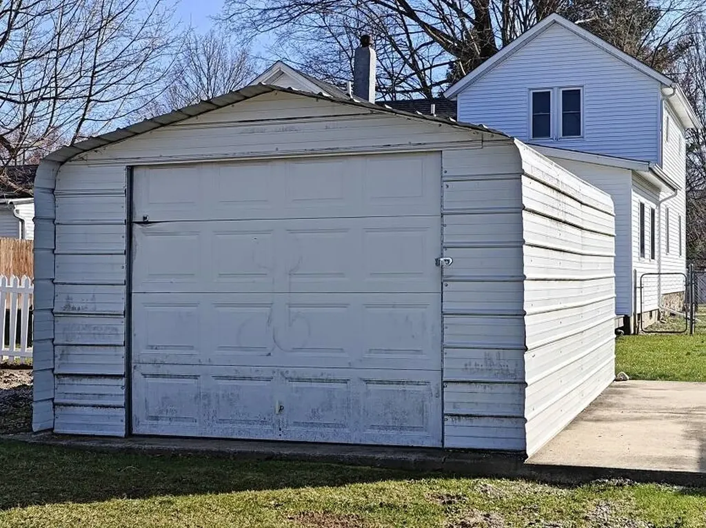 6627 E Berrien Street Eau Claire Village MI 49111