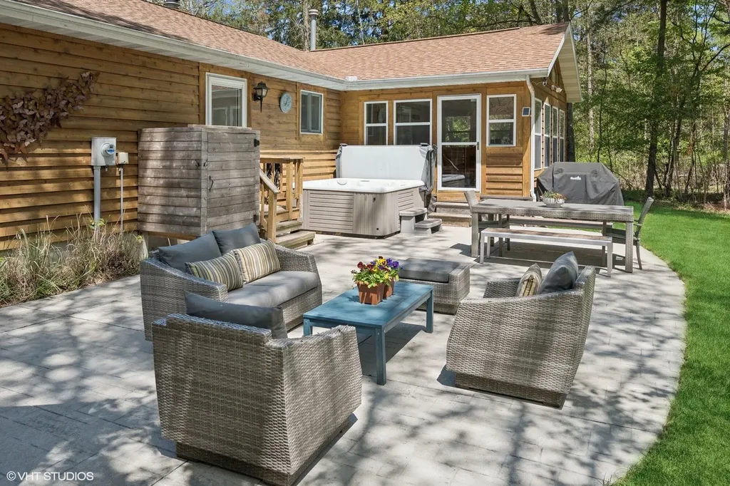 6490 E Chikaming Chikaming Township MI 49125