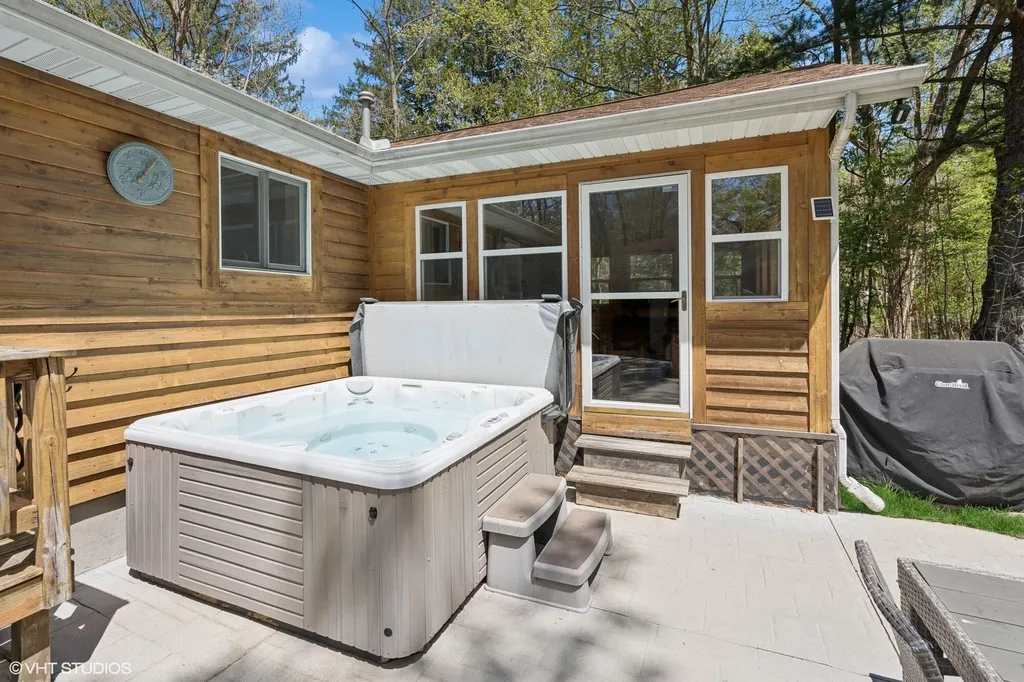 6490 E Chikaming Chikaming Township MI 49125