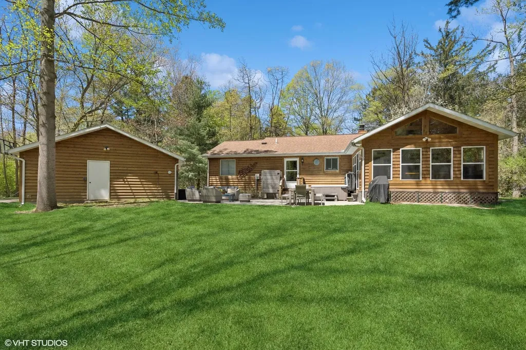 6490 E Chikaming Chikaming Township MI 49125