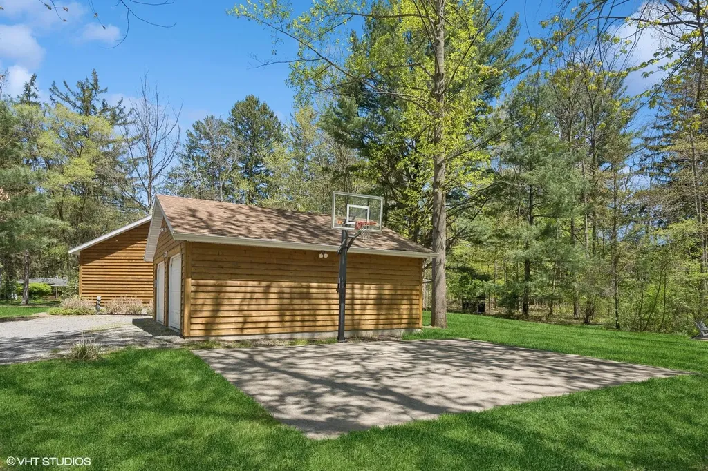 6490 E Chikaming Chikaming Township MI 49125