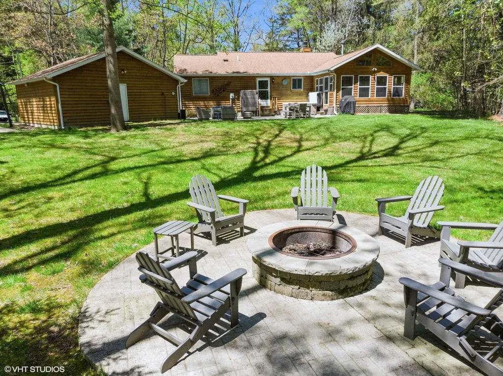 6490 E Chikaming Chikaming Township MI 49125