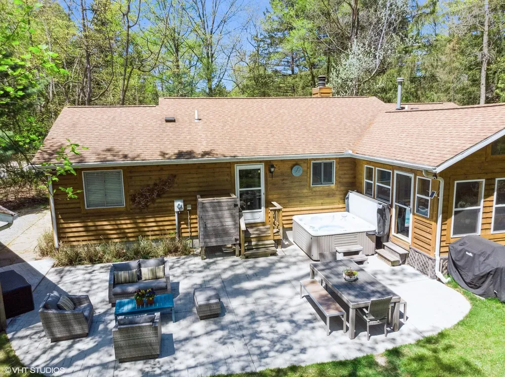6490 E Chikaming Chikaming Township MI 49125