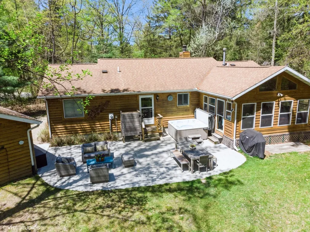 6490 E Chikaming Chikaming Township MI 49125