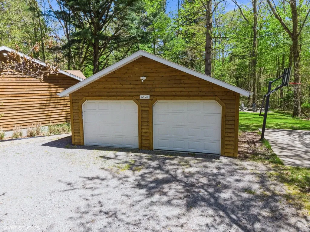 6490 E Chikaming Chikaming Township MI 49125