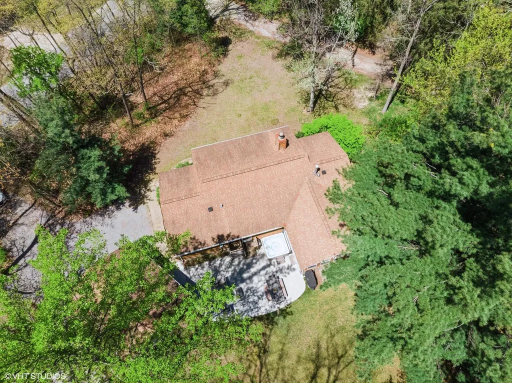 6490 E Chikaming Chikaming Township MI 49125