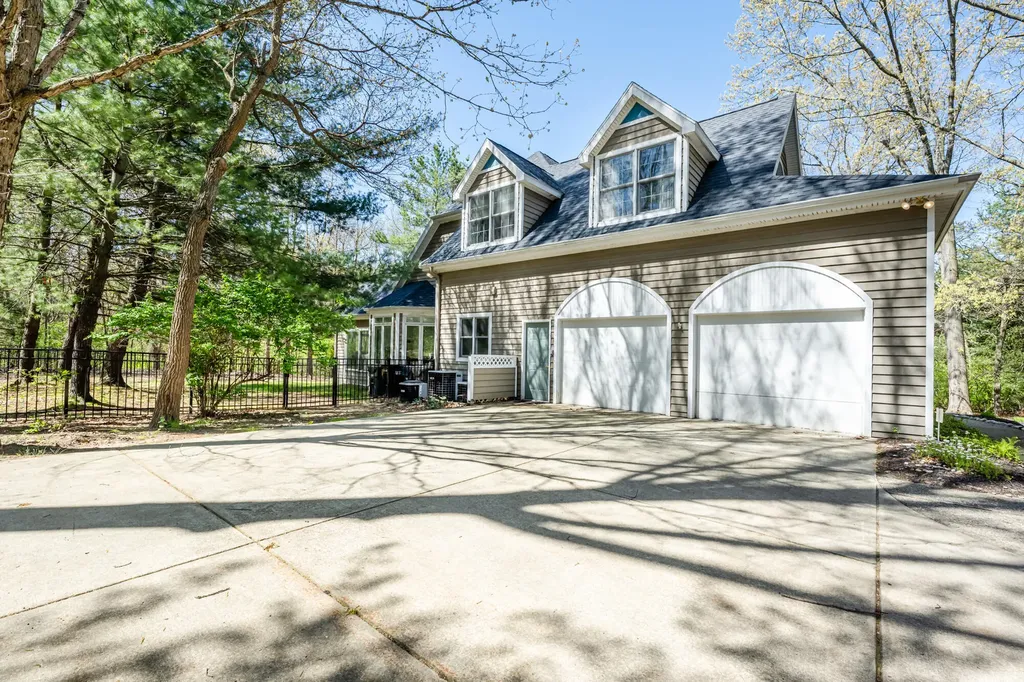 3040 Dunes Valley Path Lincoln Charter Township MI 49127