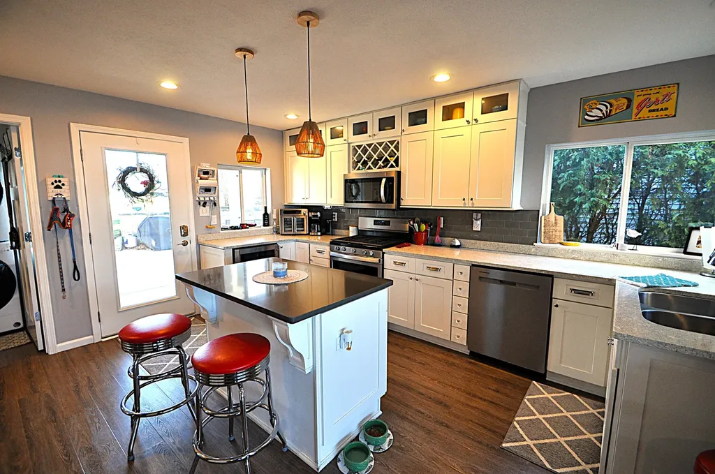 23642 S Shore Drive Ontwa Township MI 49112