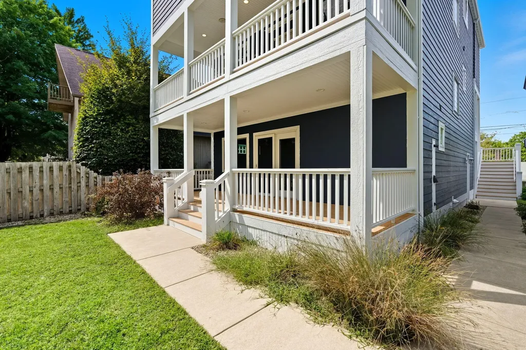 622 Vine Street St. Joseph City MI 49085