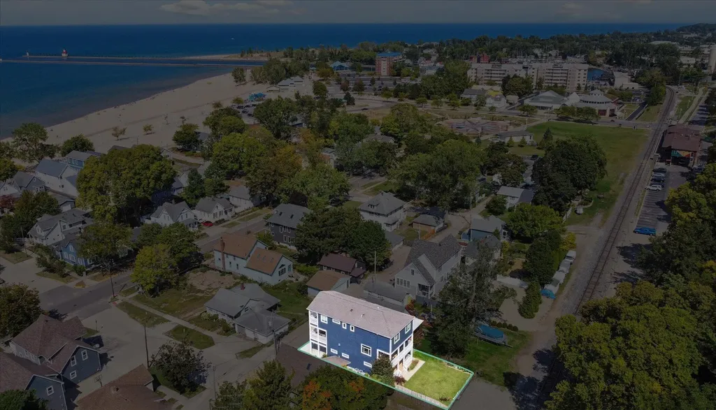 622 Vine Street St. Joseph City MI 49085