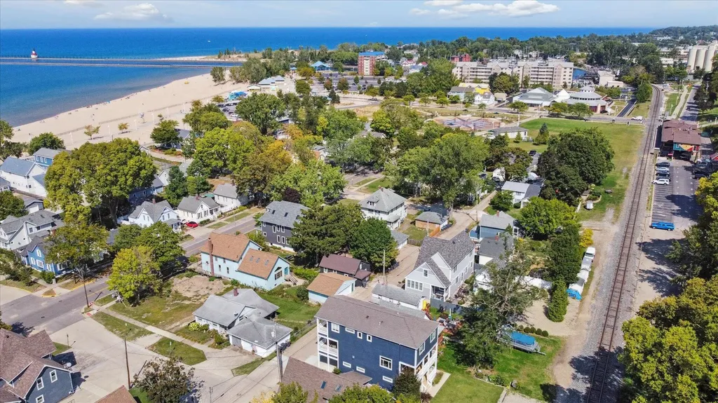 622 Vine Street St. Joseph City MI 49085