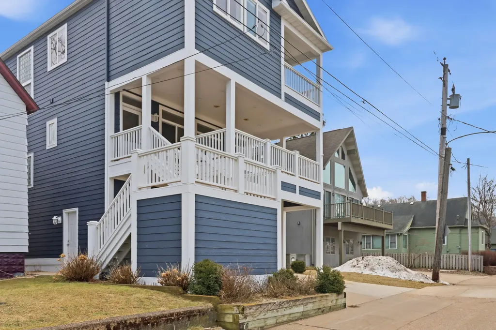 622 Vine Street St. Joseph City MI 49085