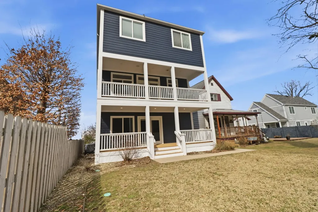 622 Vine Street St. Joseph City MI 49085