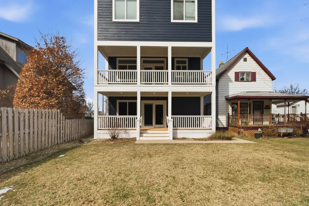 622 Vine Street St. Joseph City MI 49085