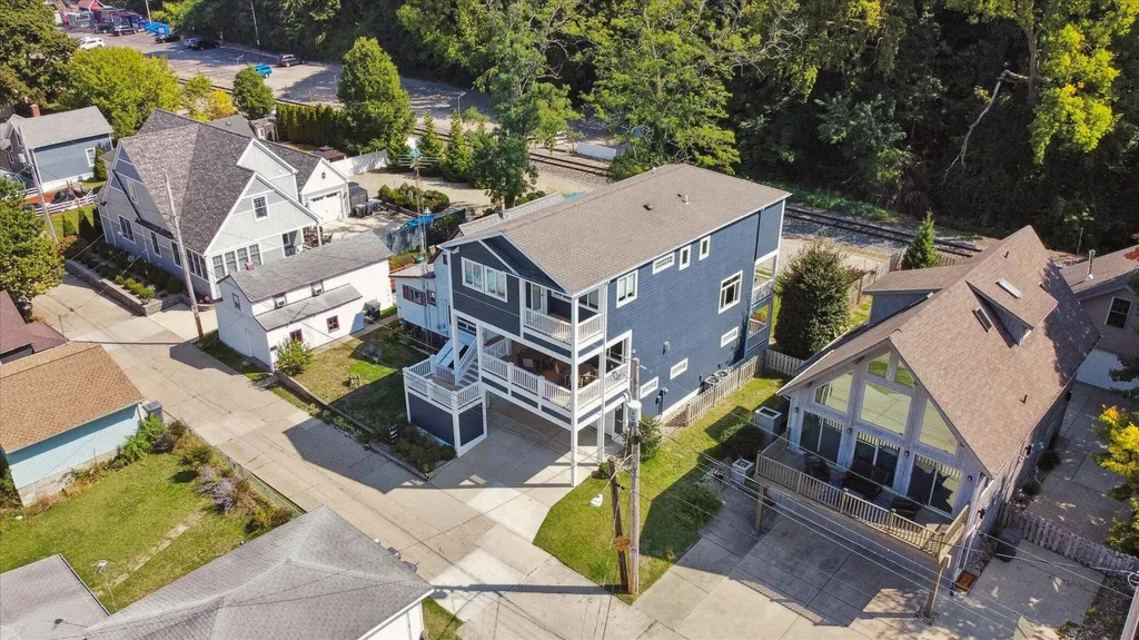 622 Vine Street St. Joseph City MI 49085