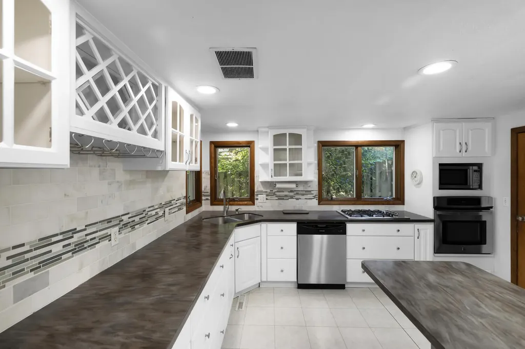 24199 N Shore Drive Ontwa Township MI 49112