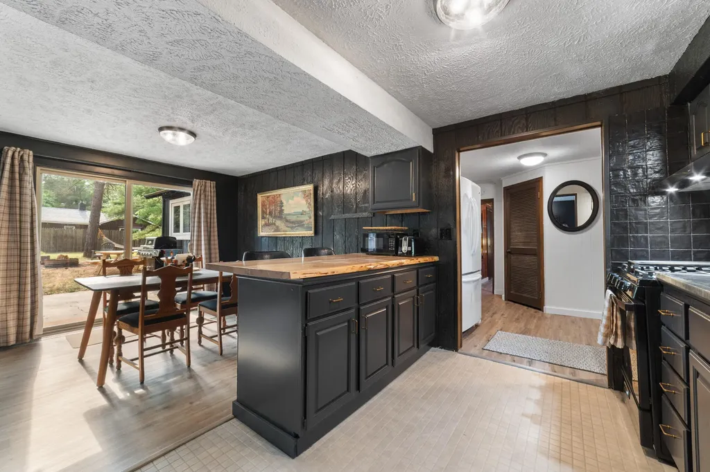 1880 Cherry Creek Trail Lovells Township MI 49738