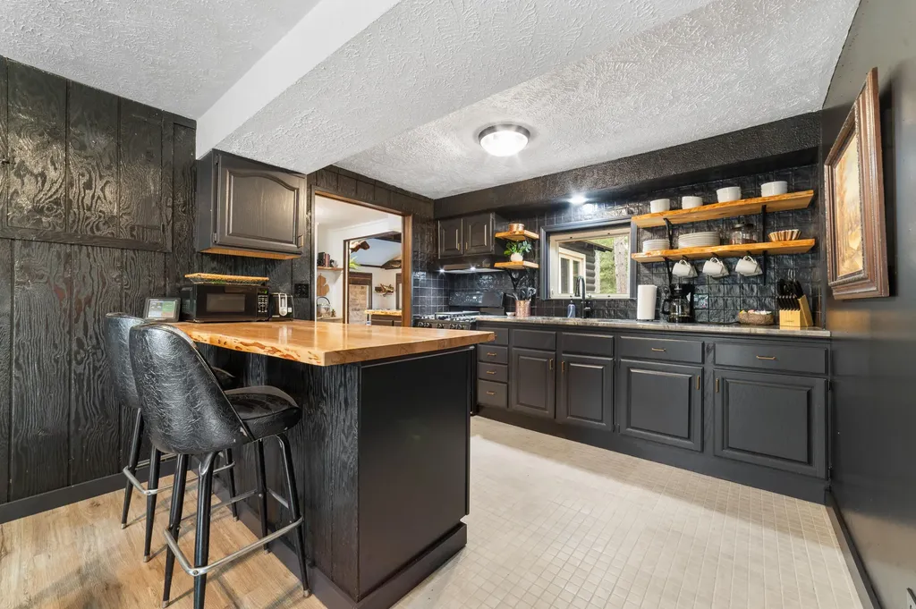 1880 Cherry Creek Trail Lovells Township MI 49738