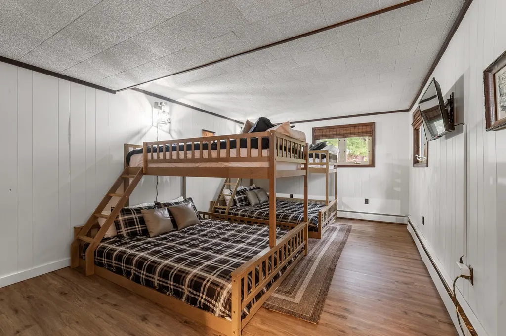 1880 Cherry Creek Trail Lovells Township MI 49738