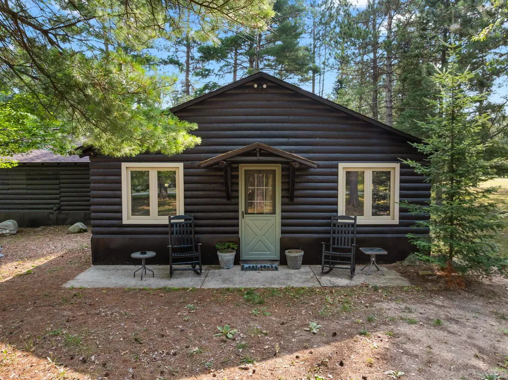 1880 Cherry Creek Trail Lovells Township MI 49738