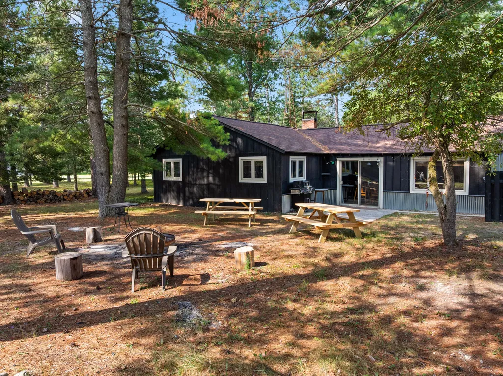 1880 Cherry Creek Trail Lovells Township MI 49738